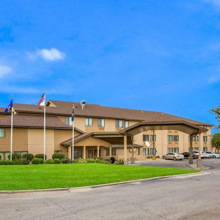 Quality Inn & Suites Lawrence - University Area Exterior photo