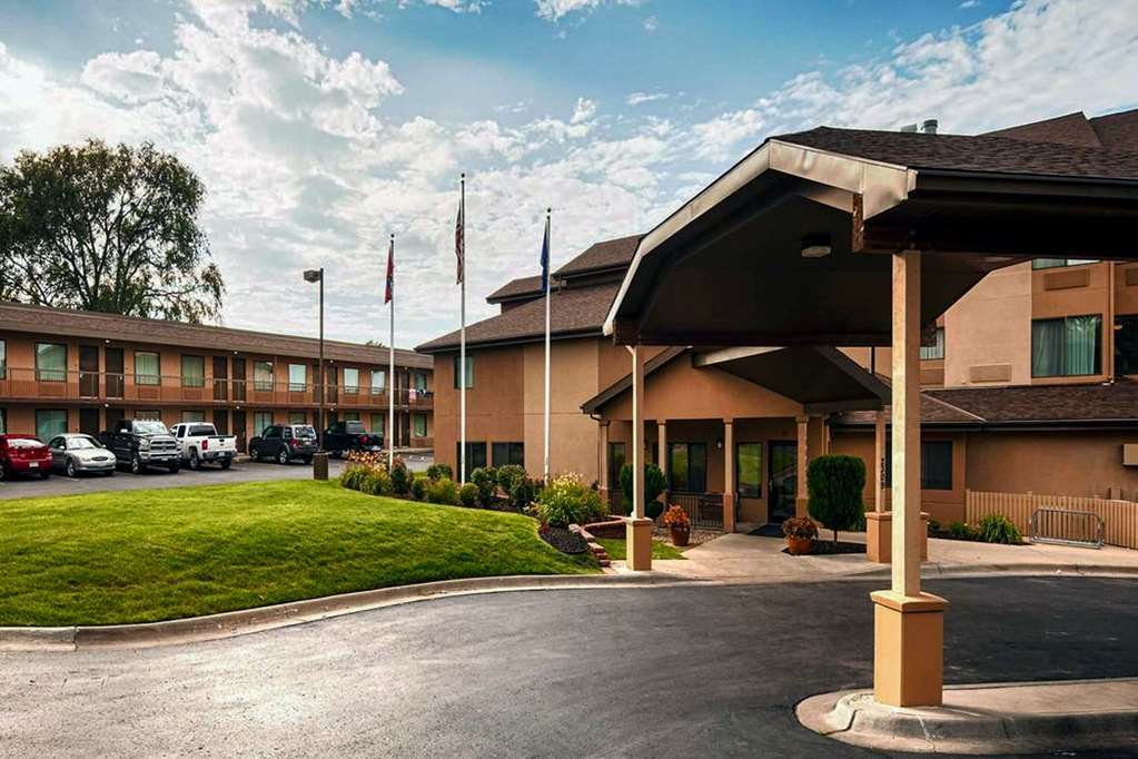 Quality Inn & Suites Lawrence - University Area Exterior photo